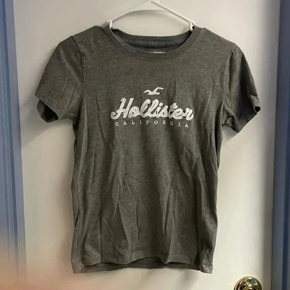 5/$25 XS Hollister Shirt - Picture 1 of 3